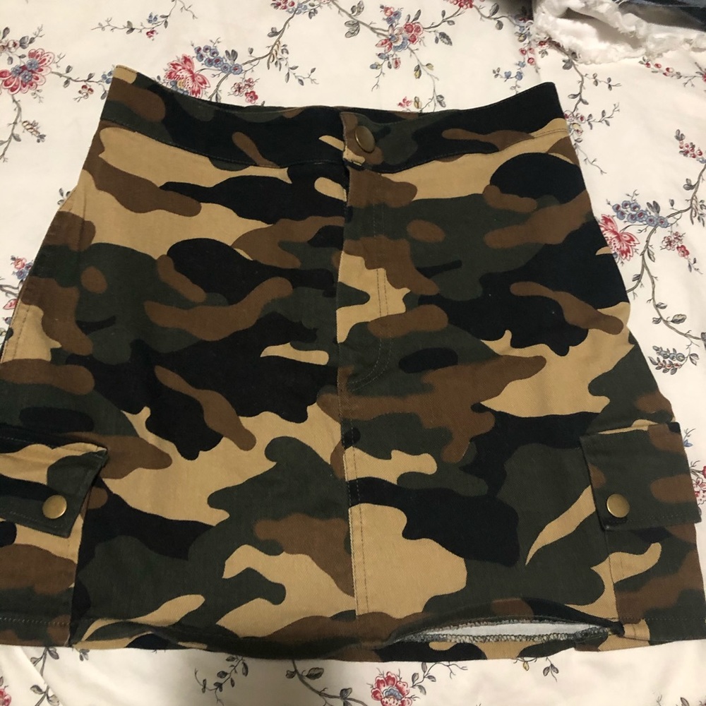Forever 21 camouflage skirt